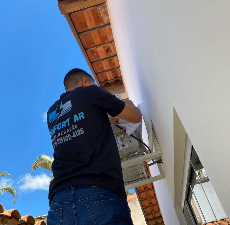 Técnico trabalhando